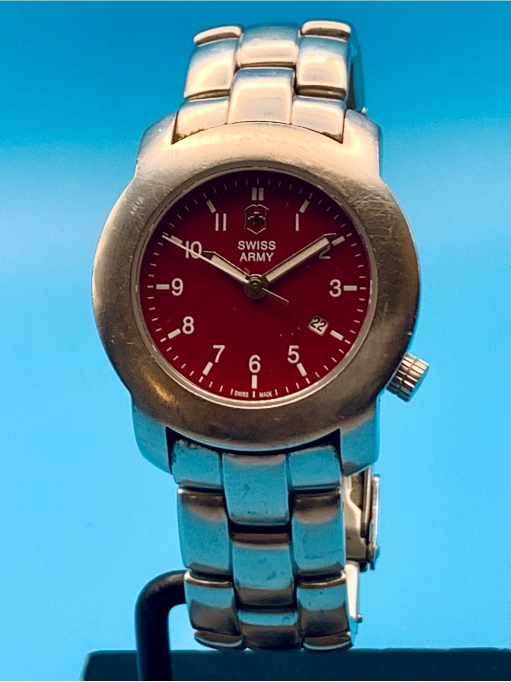 VICTORINOX SWISS ARMY Women’s Vintage Swiss Military Wristwatch Works New Batt